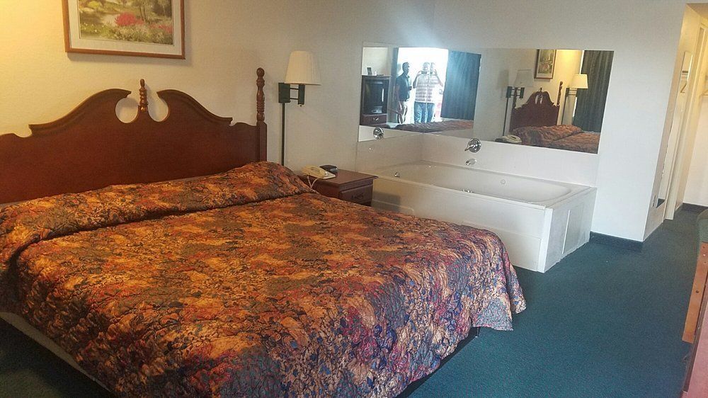 Americas Value Hotel