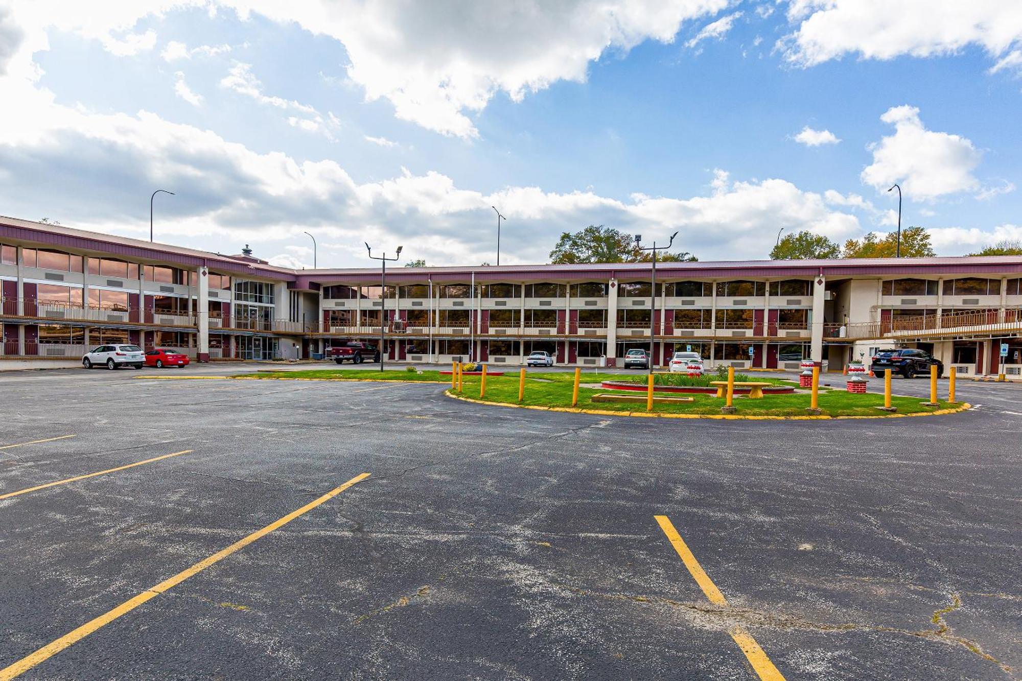 Americas Value Hotel Moline